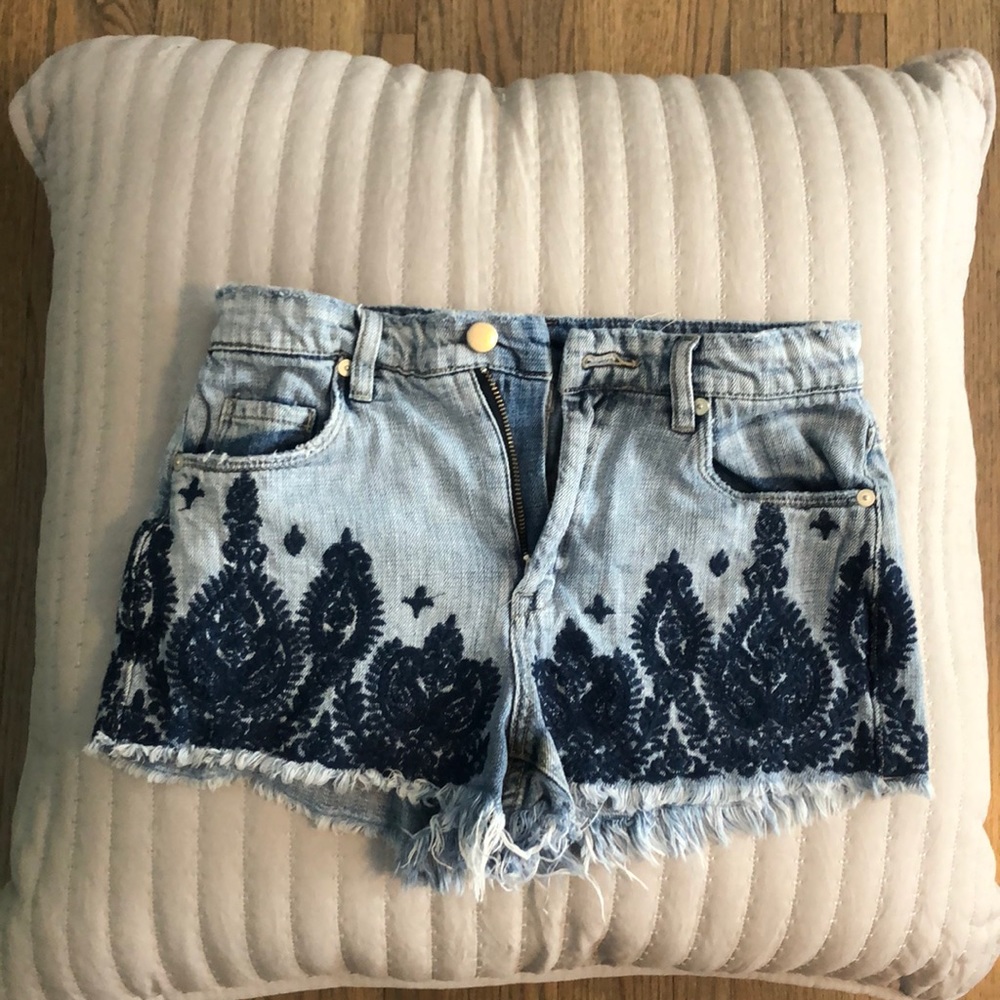 BlankNYC denim shorts.